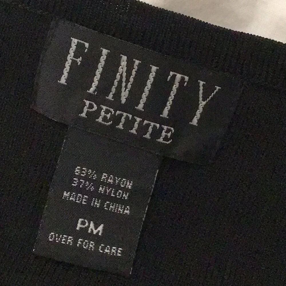 Black and White Colorblock  Top - Picture 3 of 3